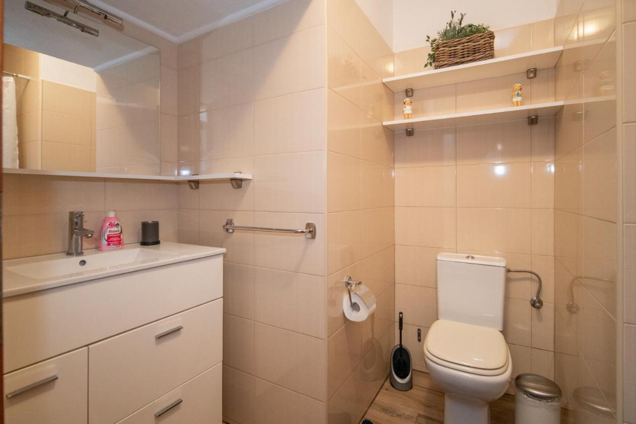 Apartmani Mara Pakoštane Exterior foto