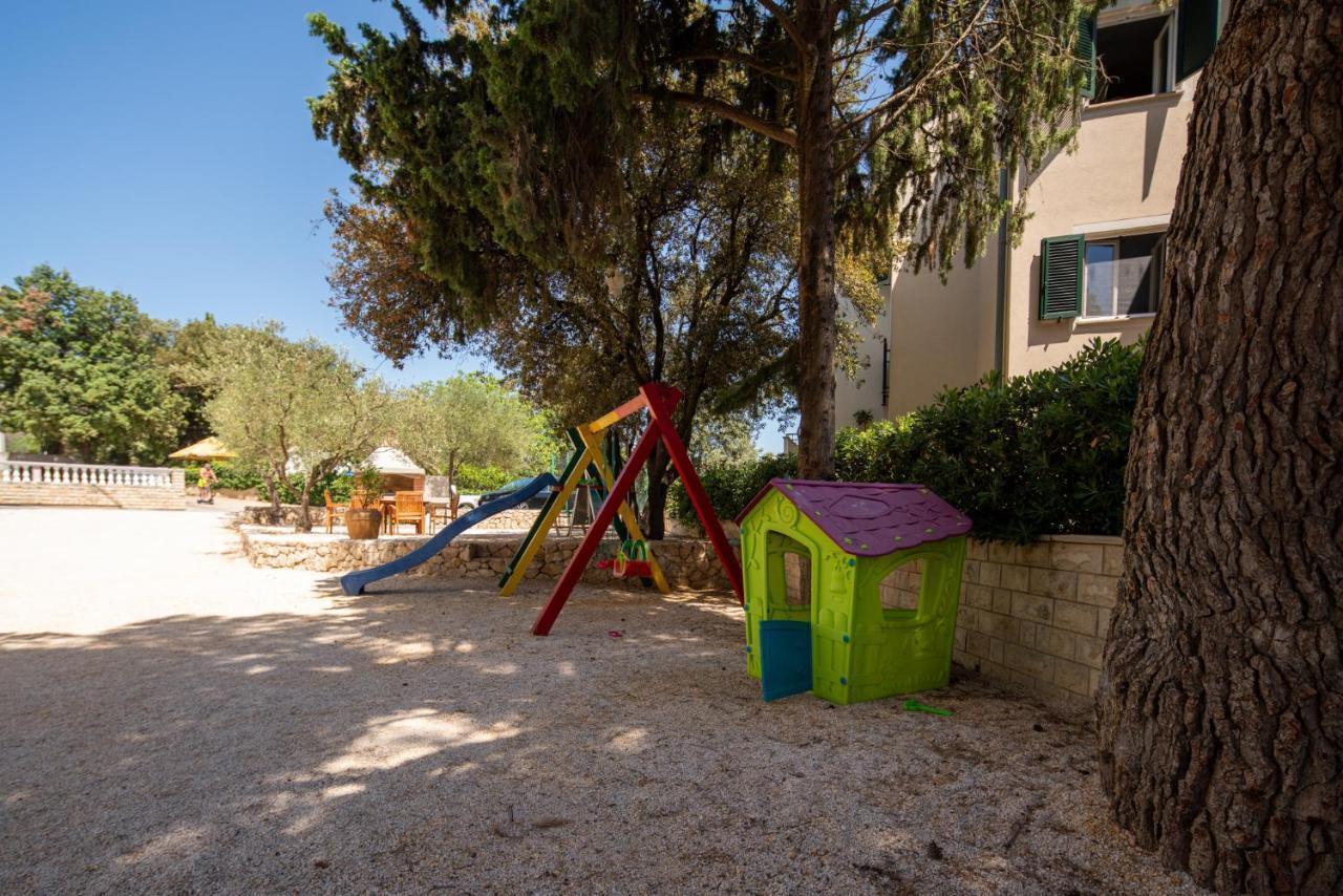 Apartmani Mara Pakoštane Exterior foto